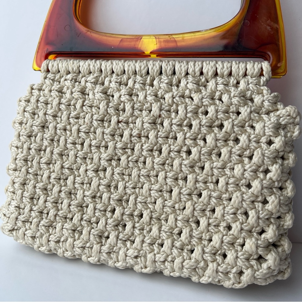 1960/1970’s Crochet Bag with Amber Handle - Picture 4 of 9